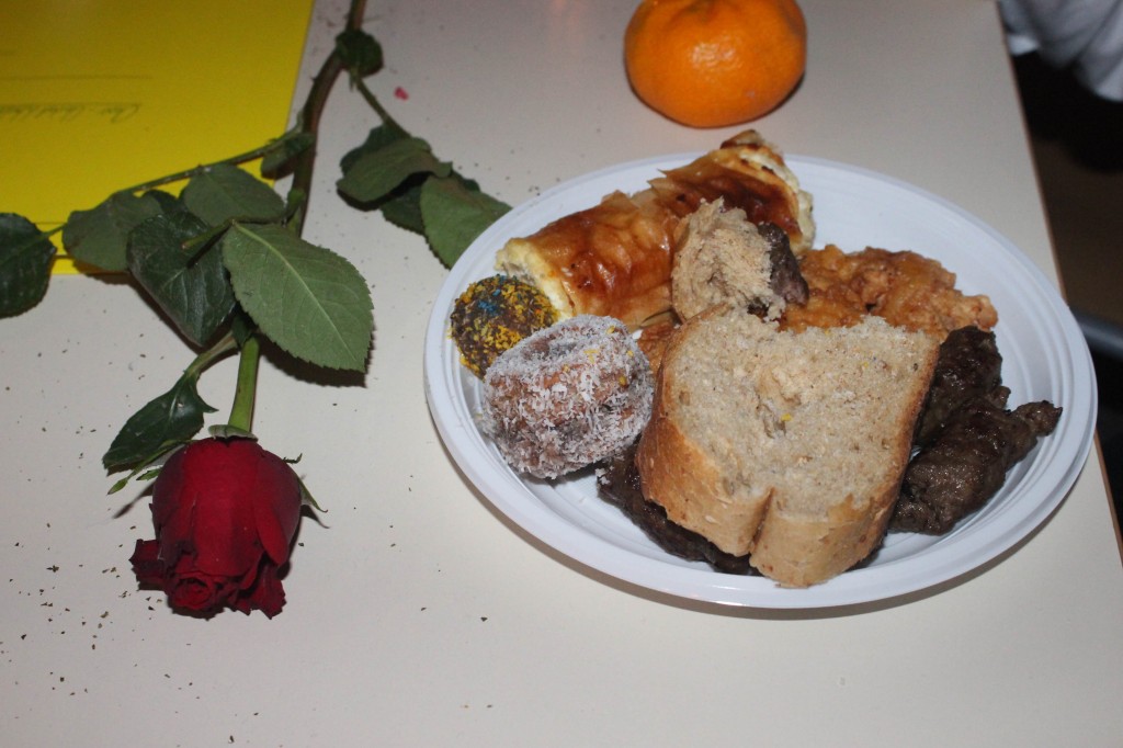 Sånn mat et ein som regel ved festlegare høve i Mostar. Søtt-sunt-førehaldet passar meg særs bra.