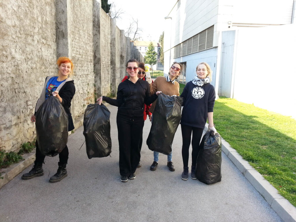 Resten av kontaktlærargruppa mi, på veg heim etter god innsats.