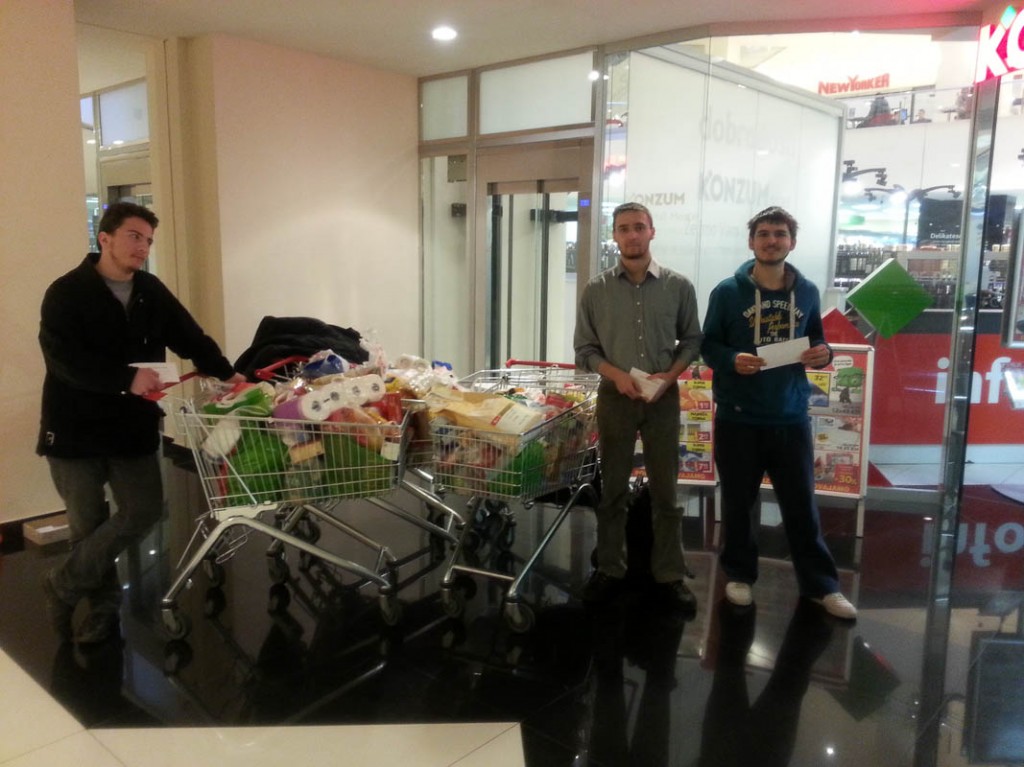 Då vi kom til Mepas, hadde Mevludin og Arda alt samla inn ein rett så respektabel haug med matvarer.