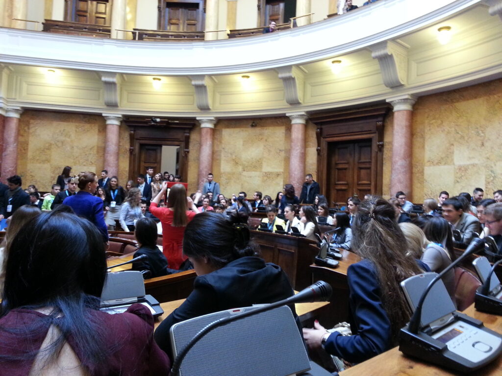 Djølve seremonien føregjekk i "stortingssalen" deira