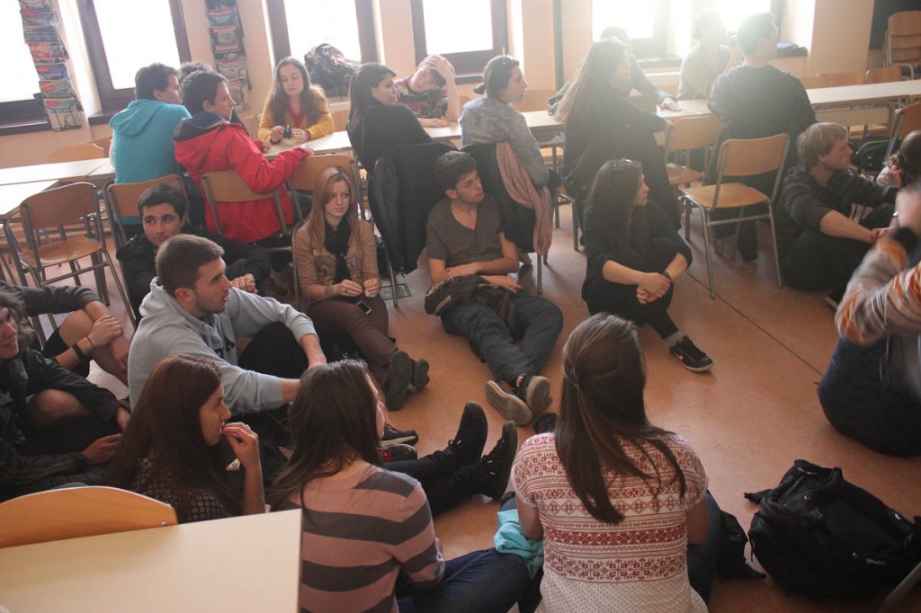 Dei "fattige" på golvet. Sjølv var eg fattig, men var ein av få som vart "sosialt migrert" til middelklassen på grunn av ein nyopna fabrikk.