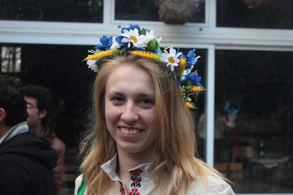 Det er feast, og Valeriya frå Kviterussland har pynta seg!