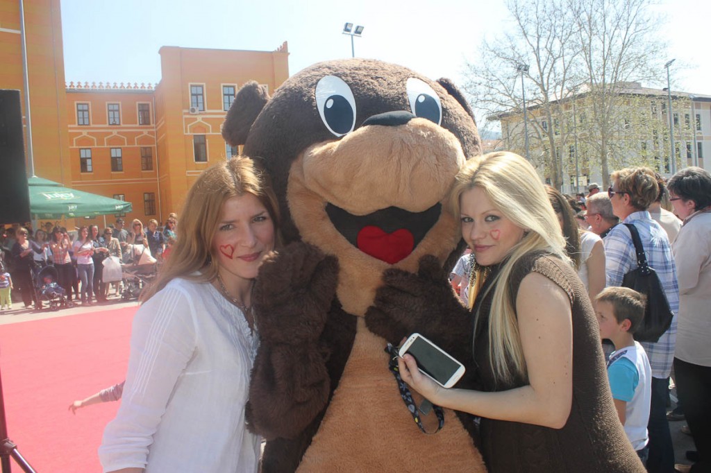 Bamse saman med Zedina og Adla