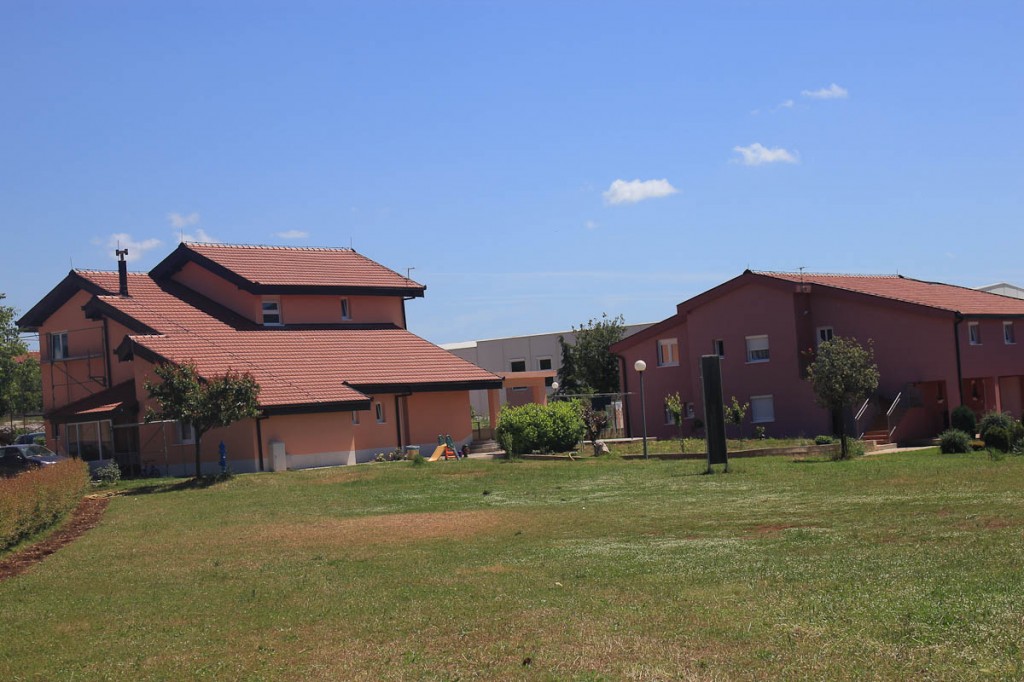 To av husa i barneheimen