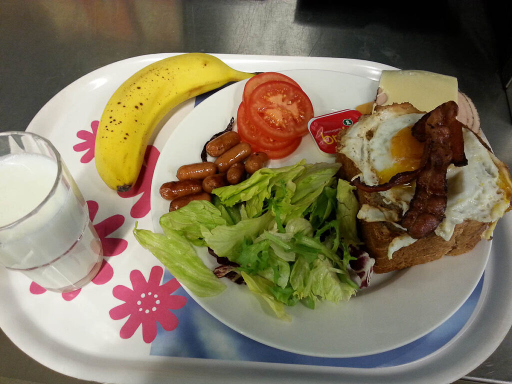 Etter eit år med kantinemat frå Mostar, er Forsvaret sin kasernemat rein nytelse.